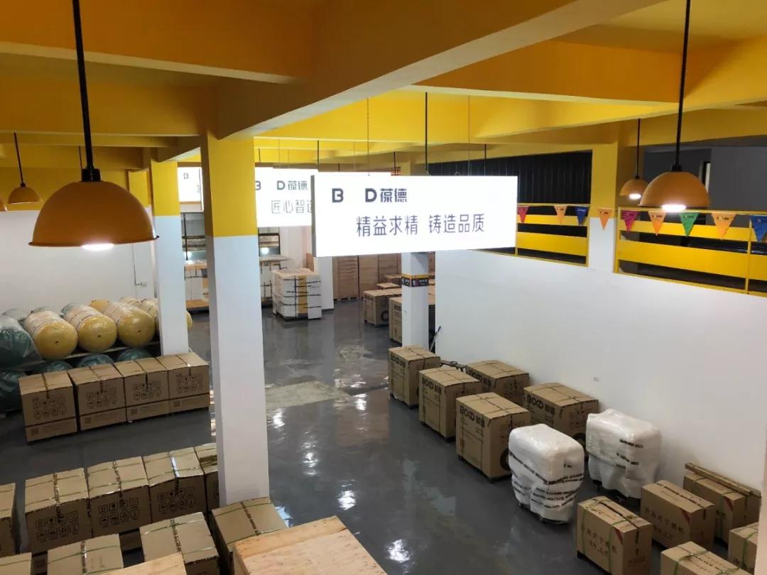 葆德空壓機(jī)浙南倉儲中心倉庫一角.jpg 葆德空壓機(jī)浙南倉儲中心倉庫一角.jpg